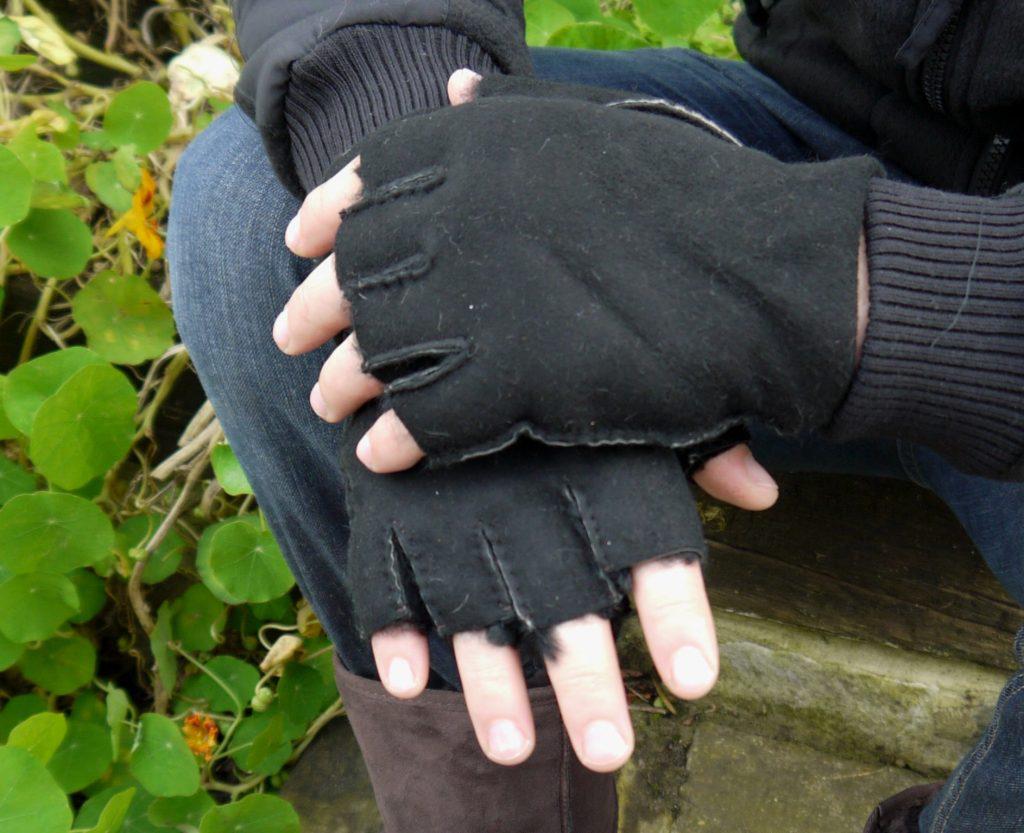 Somerset British Sheepskin Fingerless Gloves for Men in Black and Brown