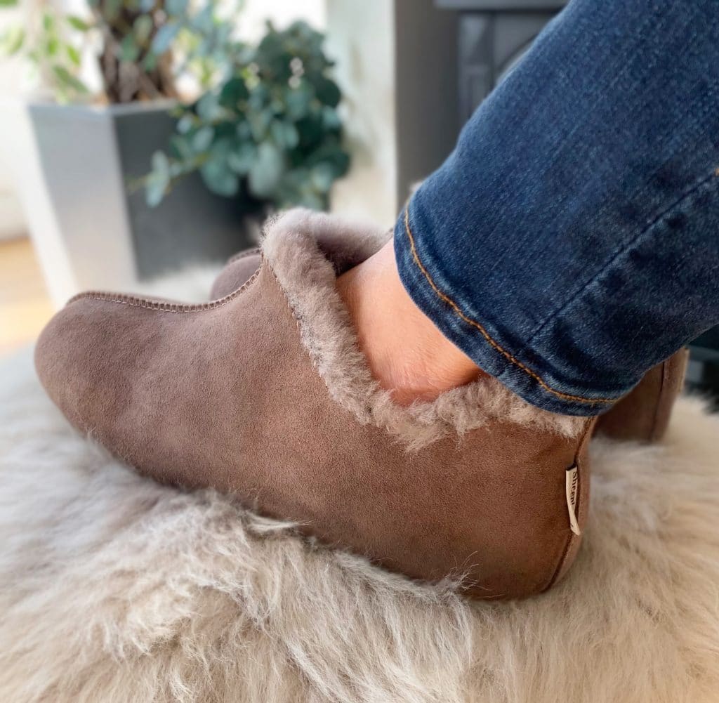 Furry slippers uk store